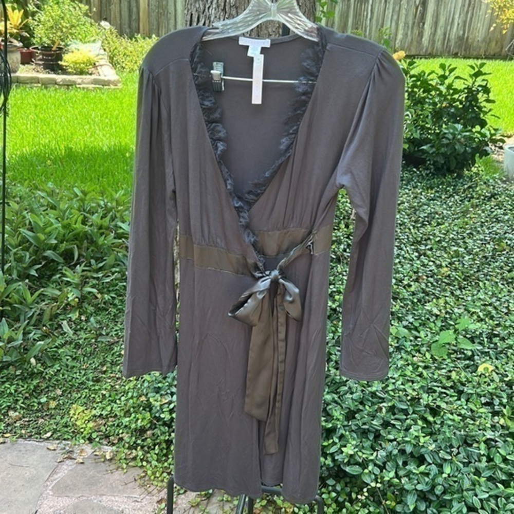 NWT ▶️Fleur’t ◀️ Robe with silky satin ties, size Small / Medium.